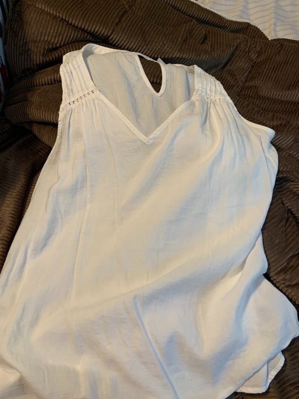 Old Navy White Sleeveless Pintuck V-Neck Tank Top Blouse Sheer Boho Casual XL